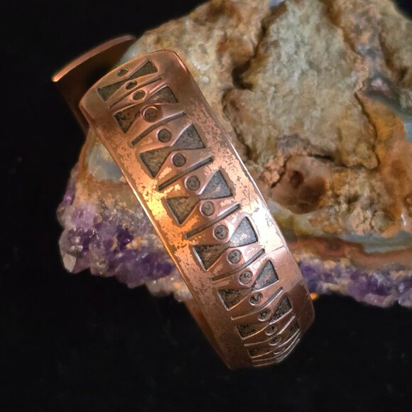 Vintage Copper Cuff Engraved Aztec Geometric Design Cuff Bracelet Beveled 7.5" - Picture 4 of 7